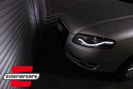 Prednja svjetla LED DayLights (crna) / Audi A4 B7 (2004-2008), LPAU52