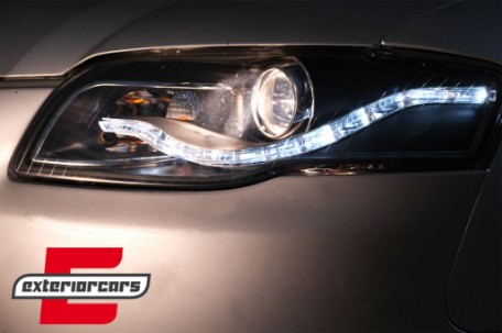 Prednja svjetla LED DayLights (crna) / Audi A4 B7 (2004-2008), LPAU52