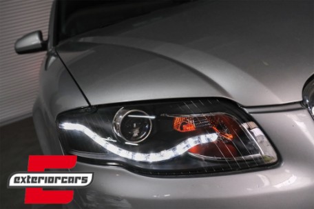 Prednja svjetla LED DayLights (crna) / Audi A4 B7 (2004-2008), LPAU52