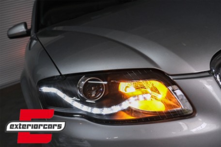 Prednja svjetla LED DayLights (crna) / Audi A4 B7 (2004-2008), LPAU52