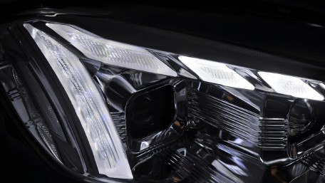 Prednja svjetla LED DRL SEQ žmigavci (chrome) / VW Golf 7.5 Facelift (2017-2019), LPVWW0