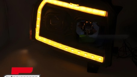 Prednja svjetla LED DRL SEQ žmigavci (crna) / Jeep Grand Cherokee WK (2005-2008), LPCH49