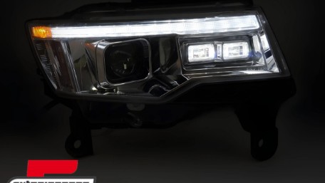 Prednja svjetla LED DRL SEQ žmigavci TubeLight dizajn XENON (chrome) / Jeep Grand Cherokee WK2 Facelift (2014-2021
), LPCH37