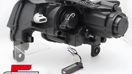 Prednja svjetla LED DRL TubeLight dizajn (crna) / Jeep Grand Cherokee (2016-2021), LPCH44