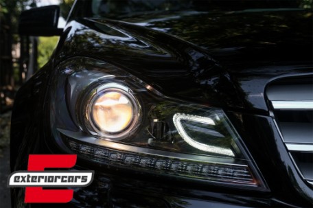 Prednja svjetla LED DRL Xenon look (crna) / Mercedes C-klasa W204 S204 C204 Facelift (2011-2014), LPME87