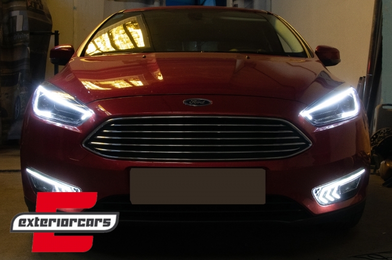 Prednja svjetla LED SEQ žmigavci Bi-Xenon look (crna) / Ford Focus III Mk3 (2014-2018), LPFOA8