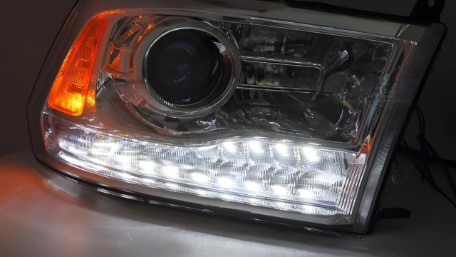 Prednja svjetla LED žmigavci (chrome) / DODGE RAM (2009-2018), LPDO42