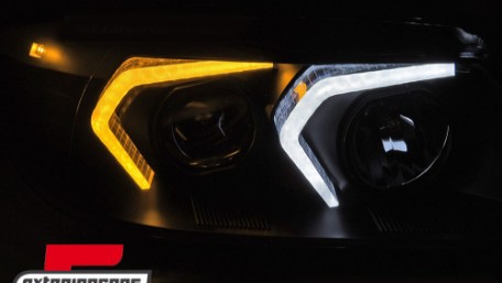 Prednja svjetla LED žmigavci (crna) / BMW serije 3 E90 limuzina E91 karavan (03.2005-08.2008), LPBMP4