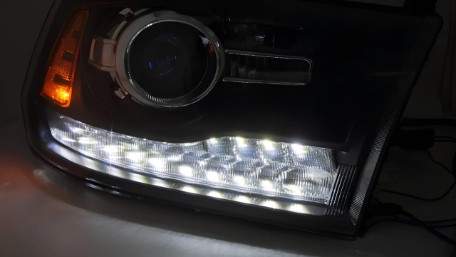 Prednja svjetla LED žmigavci (crna) / DODGE RAM (2009-2018), LPDO43