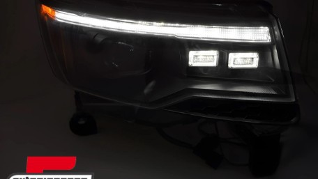Prednja svjetla SEQ žmigavci TubeLight dizajn (crna) / Jeep Grand Cherokee WK2 Facelift (2014-2021), LPCH36