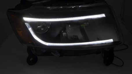 Prednja svjetla TubeLight dizajn (crna) / Jeep Grand Cherokee WK2 Facelift (2014-2016), LPCH43