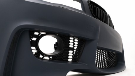 Prednji branik 1M dizajn (SRA) / BMW serije 1 E81 E82 E87 E88 (2004-2011), FBBME87M1WHWOP