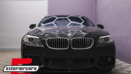 Prednji splitter M-Performance dizajn (piano crna) / BMW serije 5 F10 F11 limuzina karavan (2011-2017), 5111403-2JOM