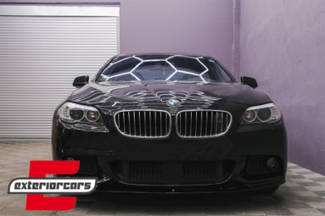 Prednji splitter M-Performance dizajn (piano crna) / BMW serije 5 F10 F11 limuzina karavan (2011-2017), 5111403-2JOM