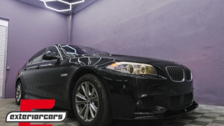 Prednji splitter M-Performance dizajn (piano crna) / BMW serije 5 F10 F11 limuzina karavan (2011-2017), 5111403-2JOM